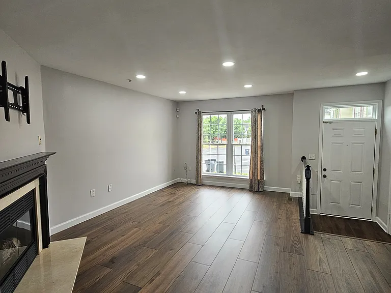 10624 Riva Pl — Photo 2