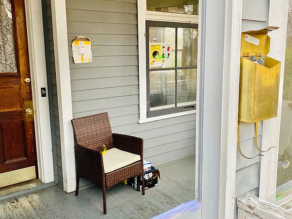 front 3 season screened porch