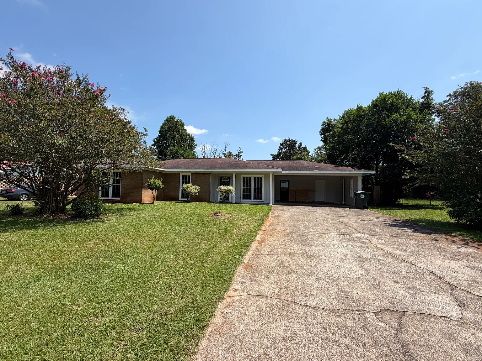 4 bed, 1429 sqft, $1,700 — Photo 1