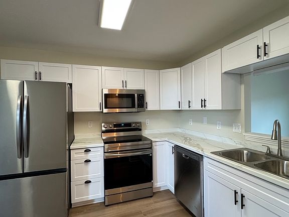 3rd image of 2745 Lullwater Ln