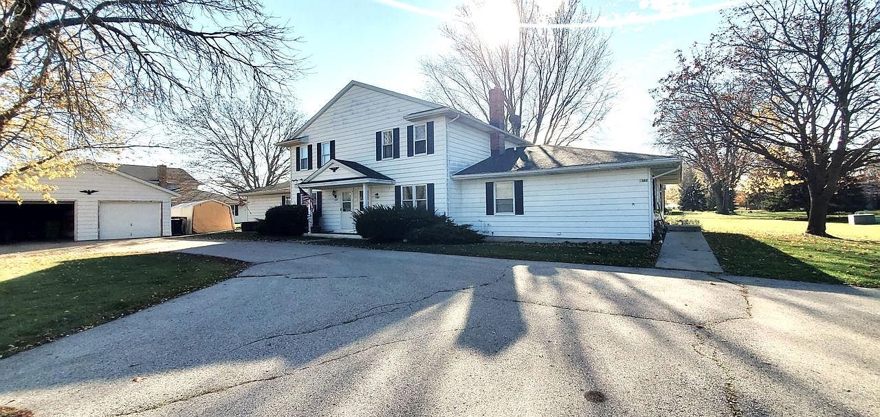 1395 Honeysuckle Rd, Hartford, WI 53027 Zillow