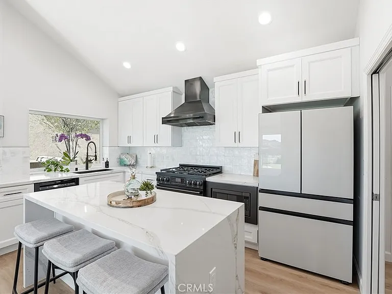 83 Palm Beach Ct — Photo 12
