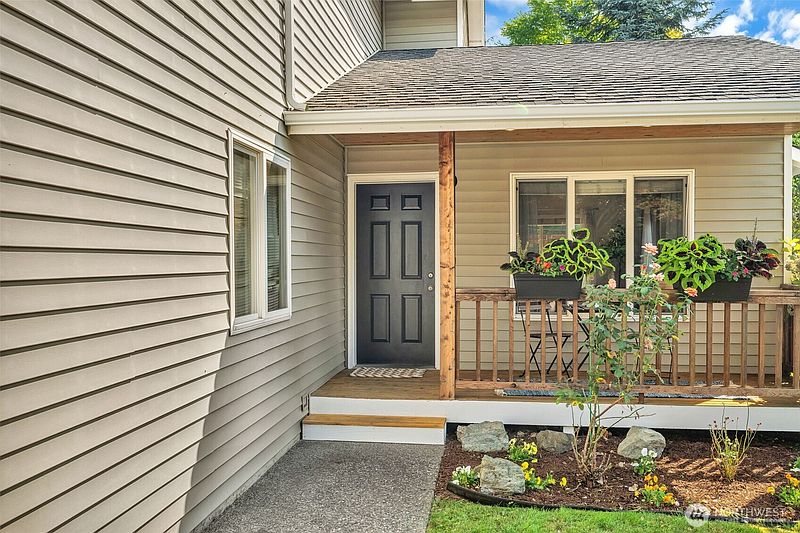2nd image of 17134 Laurel Lane SE