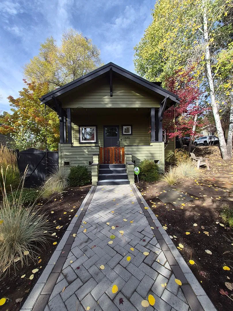 1685 NW 4th Street — Photo 1