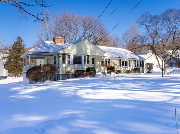12 Curve St, Waltham, MA 02451