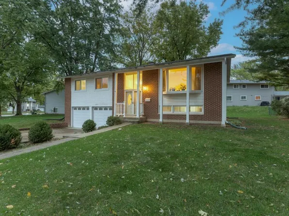 2801 Mitchell Dr, Woodridge, IL 60517