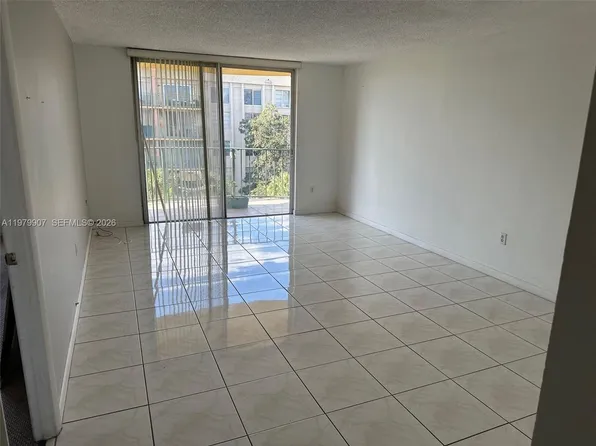 9350 Fontainebleau Blvd APT 513, Miami, FL 33172