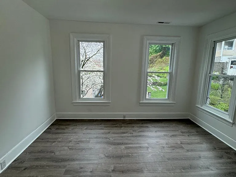 323 N Main St — Photo 17