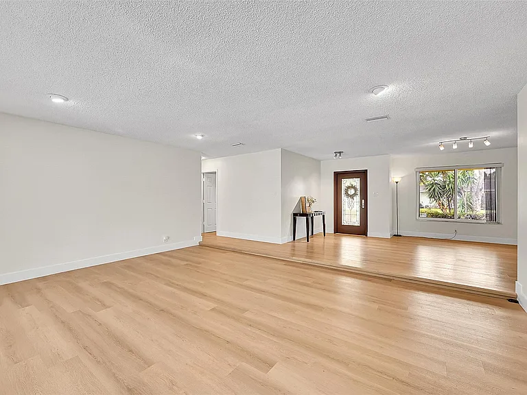 1480 SW 66th Ter — Photo 13