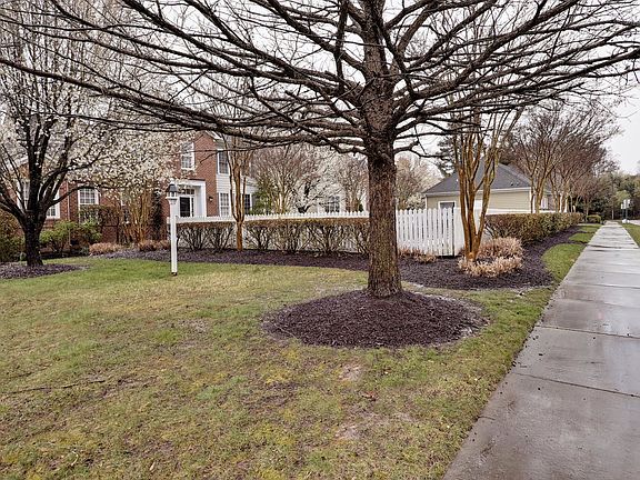 2nd image of 204 Suri Dr