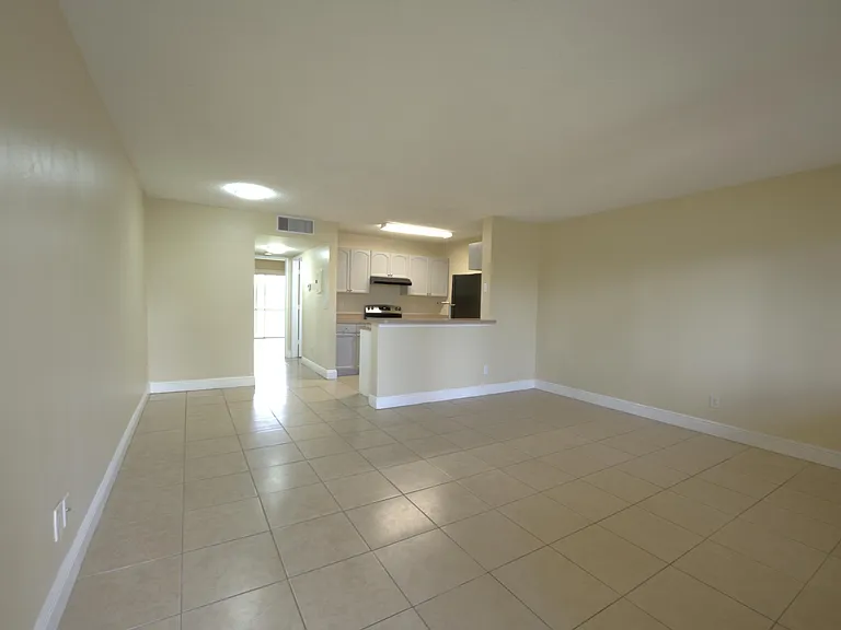 1617 Meadows Cir W — Photo 4