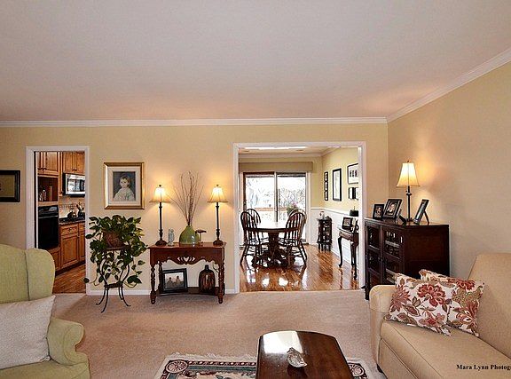 4th image of 925 Foxwood Cir