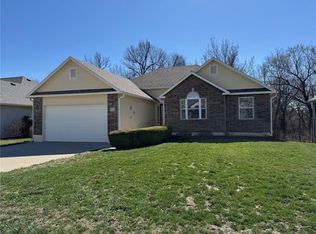 512 Wildwood Ct, Warrensburg, MO 64093