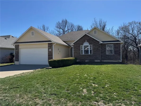 512 Wildwood Ct, Warrensburg, MO 64093