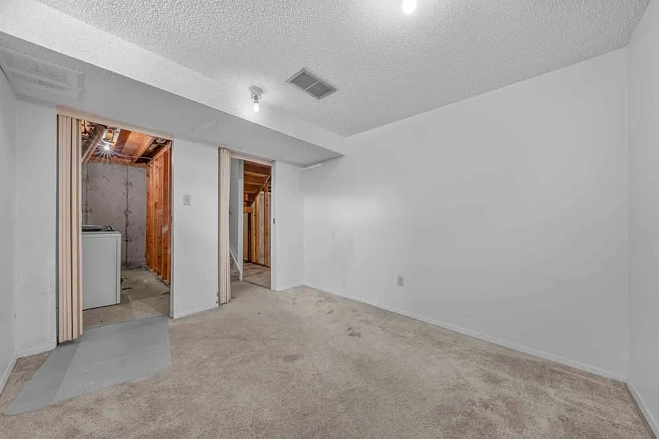 32 1415 62 St NW — Photo 1