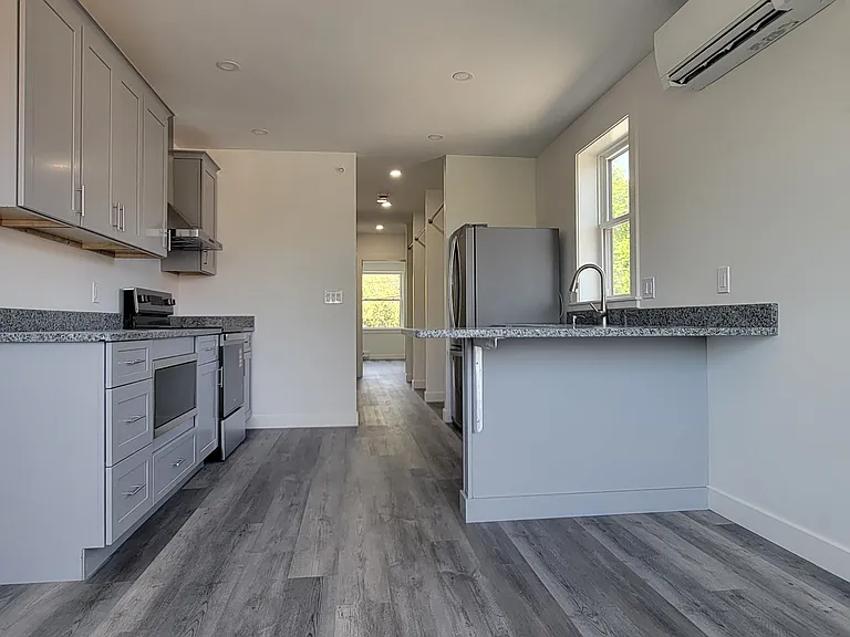 24 Jackson St #11 — Photo 9