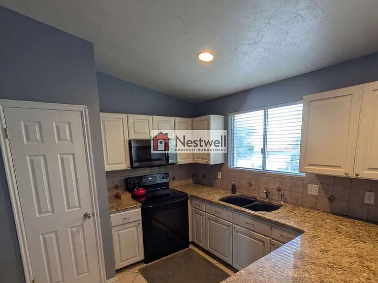 1637 W Crystal Ridge Dr — Photo 5