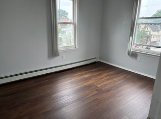 284 4th St FLOOR 3, Newark, NJ 07107