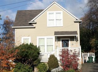 226 NW 40th St, Seattle, WA 98107