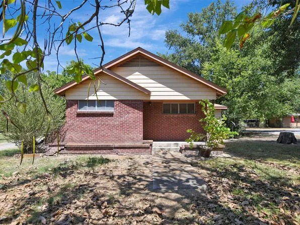 110 & 112 N Shipp St, Madisonville, TX 77864