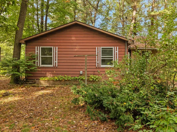 5921 E Buck St, White Cloud, MI 49349