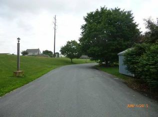 196 Stone House Ln, Columbia, PA 17512