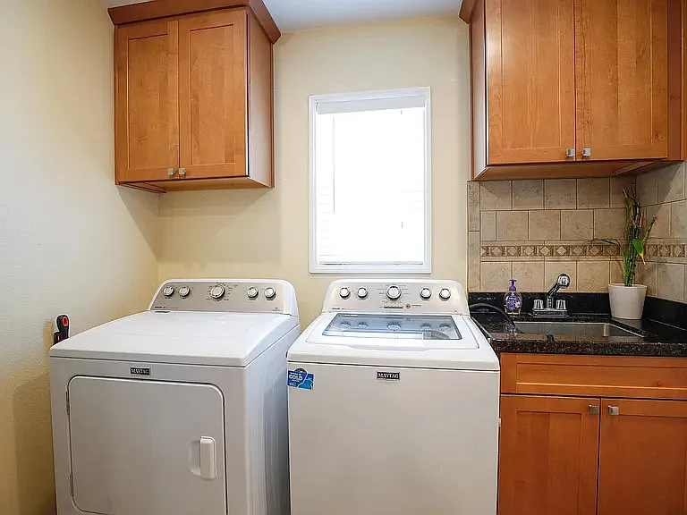 21439 Wardham Ave — Photo 17