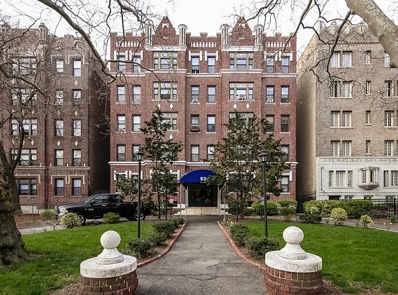3rd image of 53 Duncan Ave