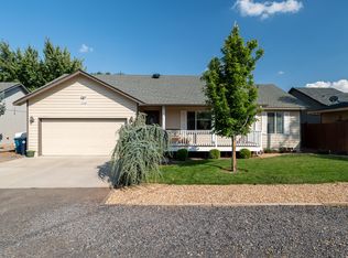2240 SW 24th St, Redmond, OR 97756