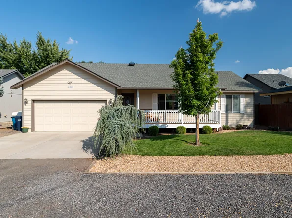 2240 SW 24th St, Redmond, OR 97756