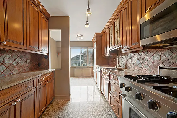 Rented by A & I Broadway | media 31