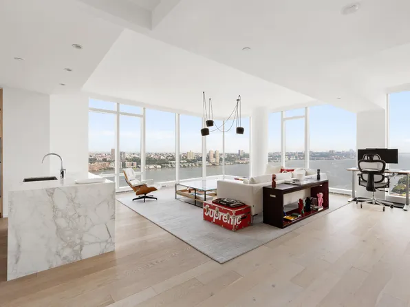 30 Riverside Boulevard image 3 of 11