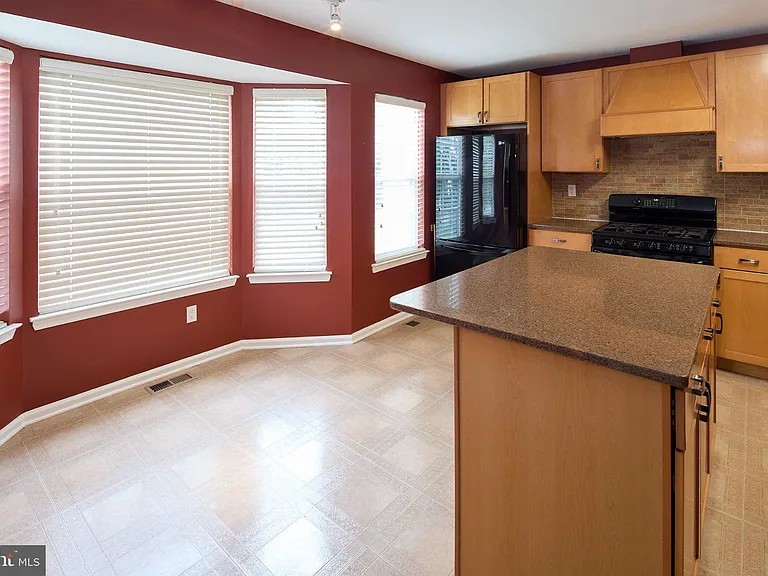 3604 Carriage Ct N — Photo 7