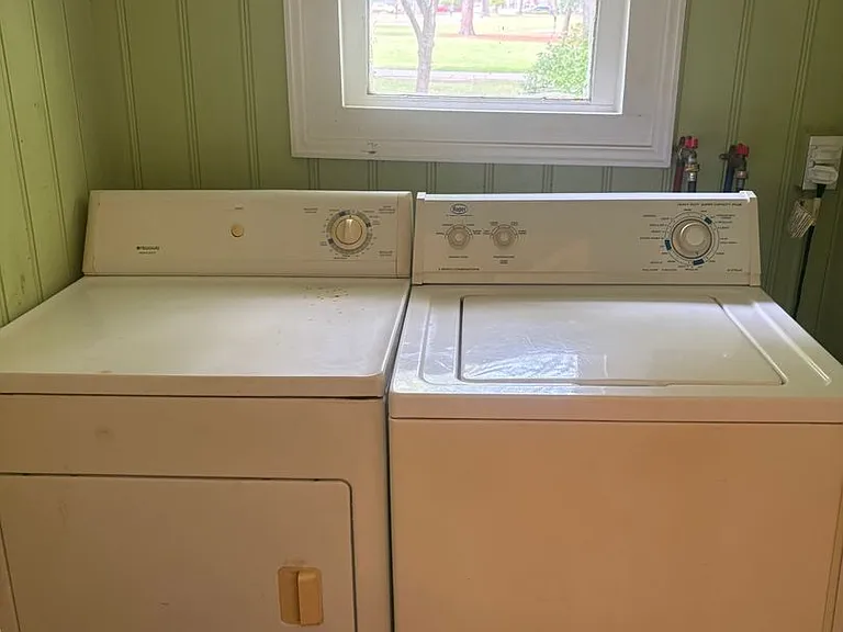 211 E Edinborough Ave — Photo 16