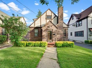 228 Rider Ave, Malverne, NY 11565