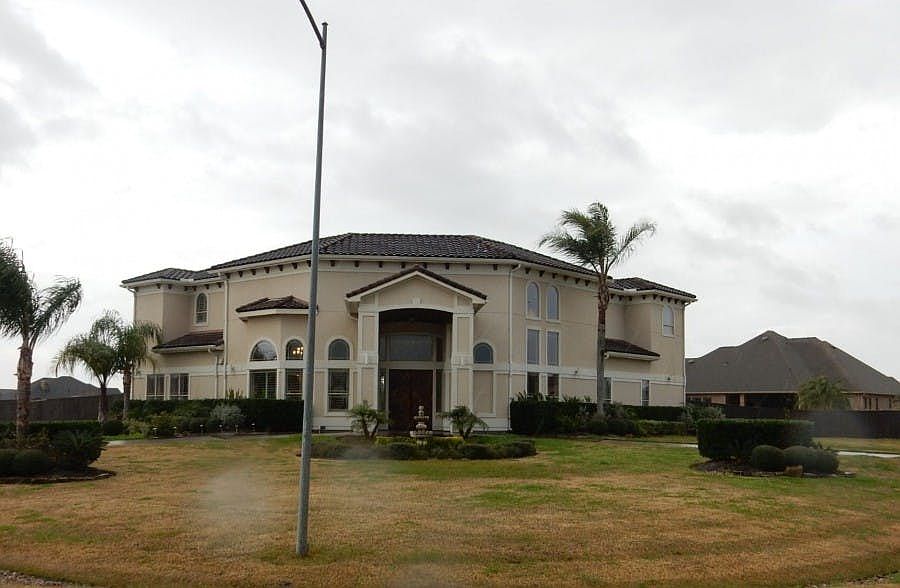 1st image of 317 Red Oak Dr