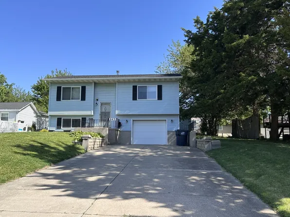 147 7th St, La Salle, IL 61301