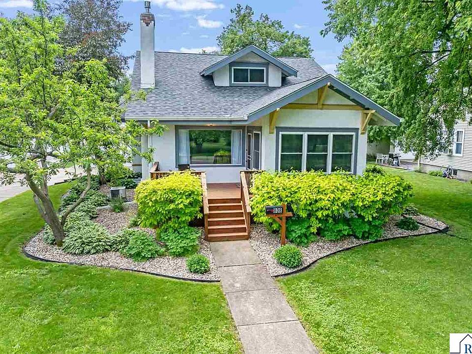 1st image of 808 3rd Ave SE