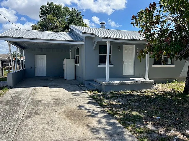 3 bed, 900 sqft, $2,000 — Photo 1