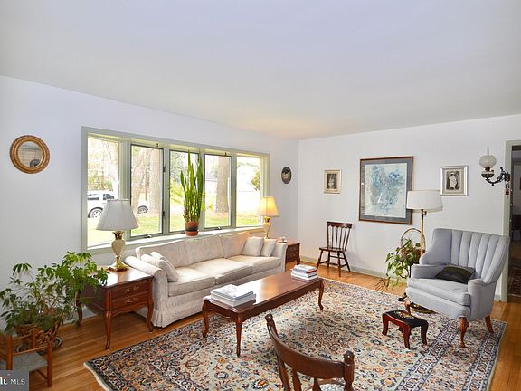 5th image of 611 Irene Ave