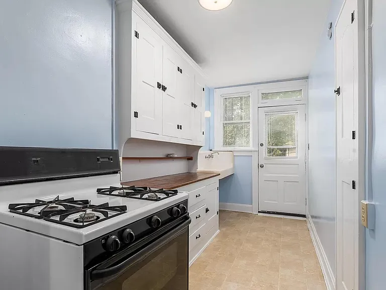 3157 Indianola Ave — Photo 6
