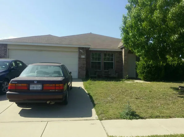 613 Redwing Dr, Saginaw, TX 76131