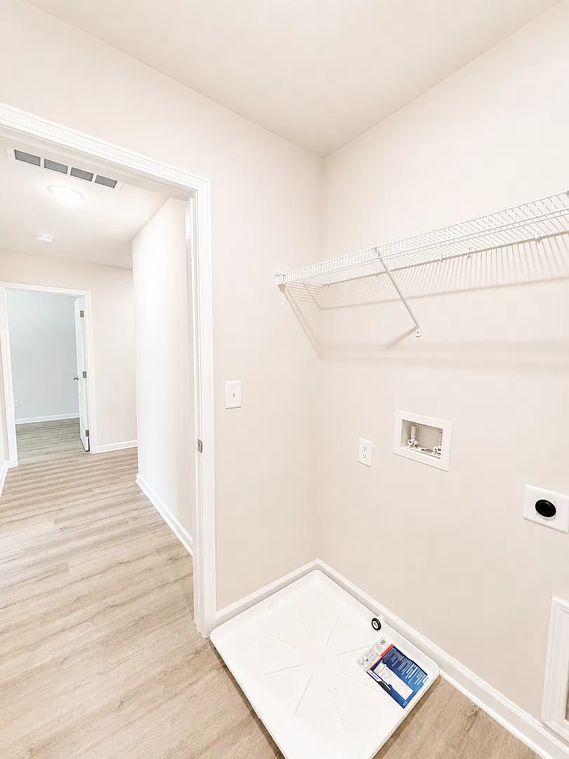 Discover modern living in the heart of Cornelia! — Photo 4
