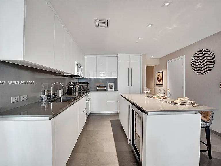 88 SW 7th St #1408 — Photo 13