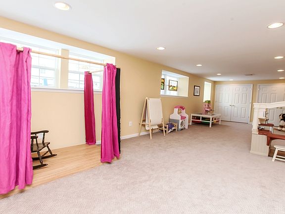 2nd image of 506 Bonnie Ln