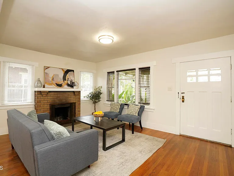 45 N Meridith Ave — Photo 3