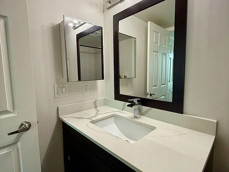 19 Grand Trunk Cres #2506 — Photo 12