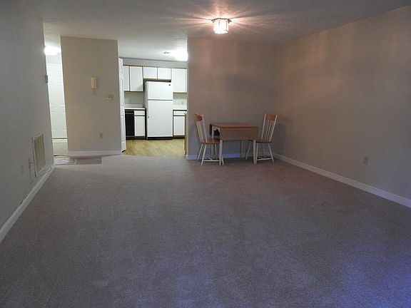 4th image of 44 Rose Ct