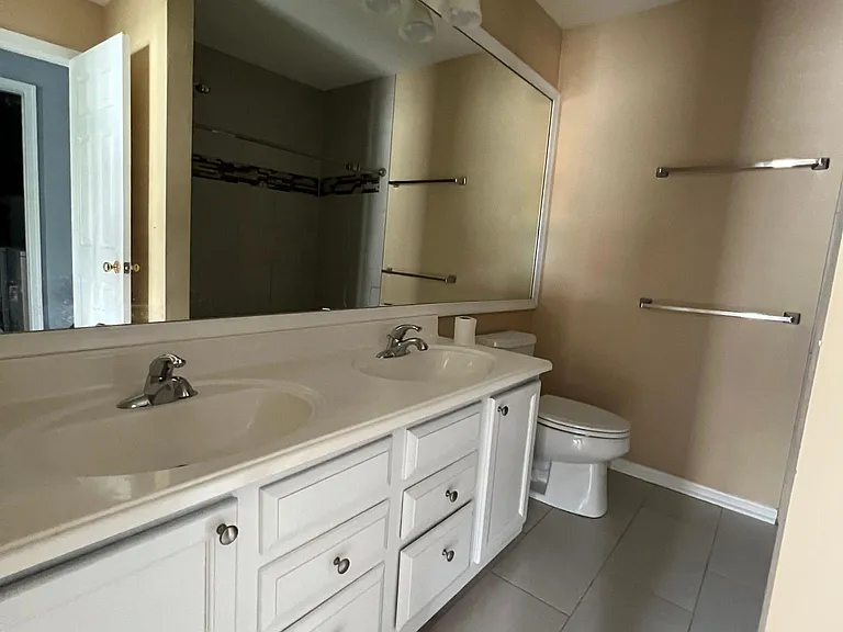 8210 Catbird Cir #201 — Photo 13