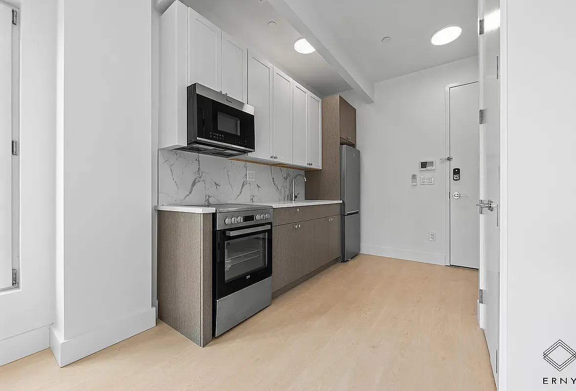 833 Maple Street — Photo 1